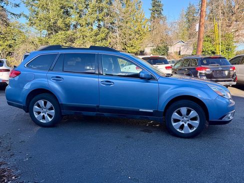 Used 2011 Subaru Outback 2.5i Limited w/ PWR Moonroof Pkg image 7