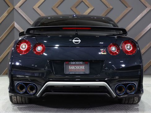 Used 2021 Nissan GT-R Premium AWD/4WD image 16
