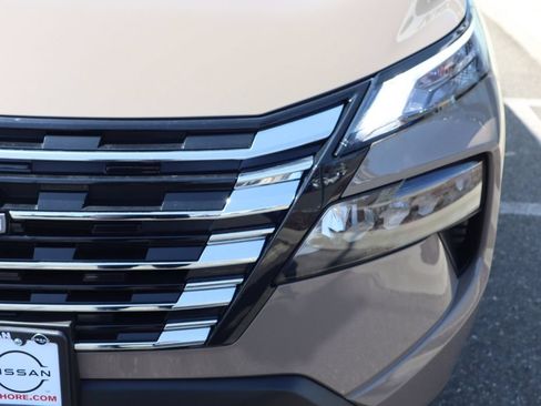 Certified 2025 Nissan Rogue SV AWD/4WD image 13