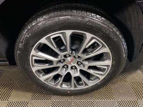New 2026 GMC Yukon Denali w/ Denali Reserve Package AWD/4WD image 10