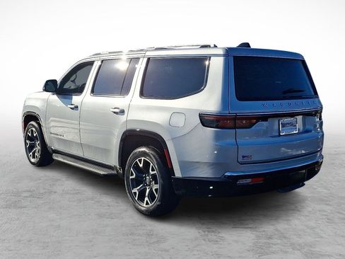 Used 2024 Jeep Wagoneer Series III image 3