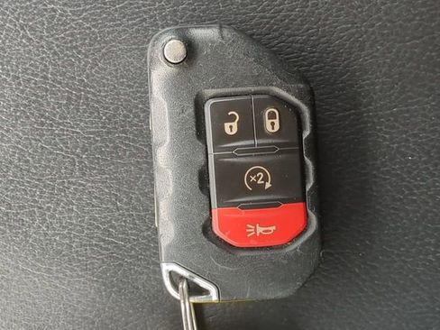 Used 2018 Jeep Wrangler Unlimited Sahara AWD/4WD image 34