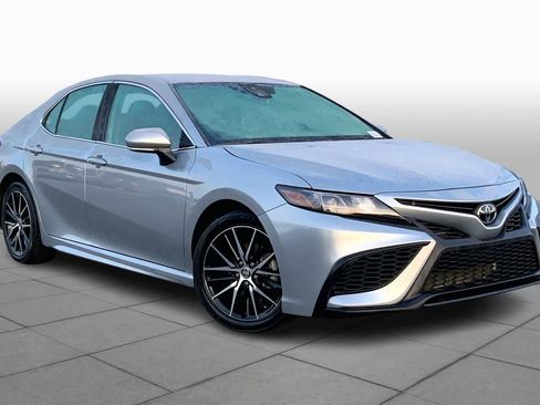 Used 2024 Toyota Camry SE image 6