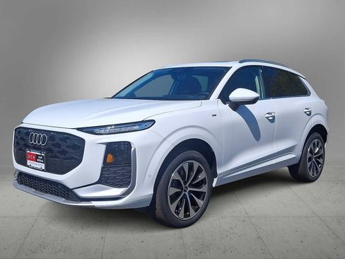 New 2026 Audi Q3 quattro 2.0T AWD/4WD image 1