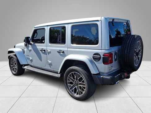 Used 2023 Jeep Wrangler Unlimited Sahara w/ Cold Weather Group AWD/4WD image 7