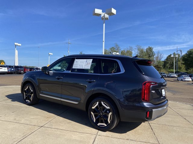 Used 2025 Kia Telluride S FWD image 11