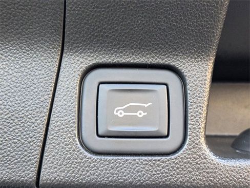 Used 2023 GMC Acadia SLT image 13