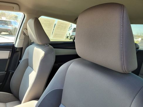 Used 2018 Toyota Corolla LE image 16