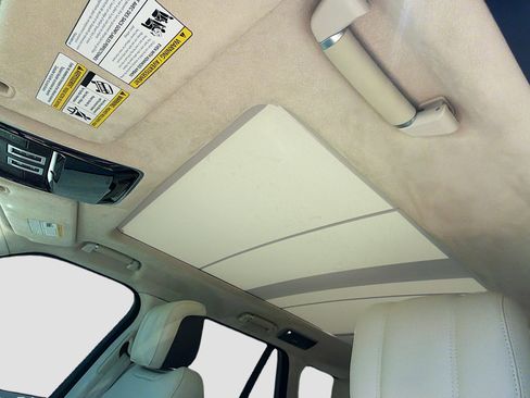 Used 2019 Land Rover Range Rover HSE image 28