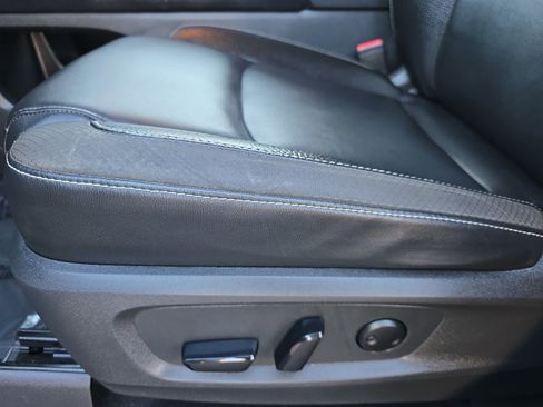 Used 2022 Nissan Pathfinder SL w/ SL Black Package image 31