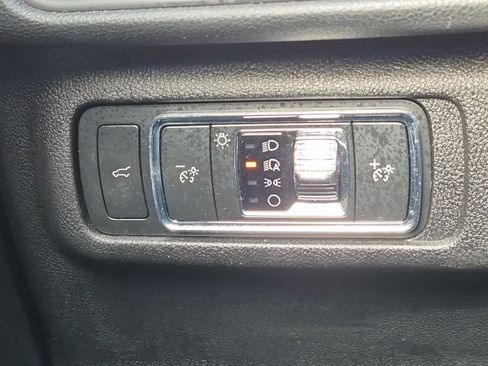 Used 2022 Lincoln Corsair Standard w/ Premium Package image 19