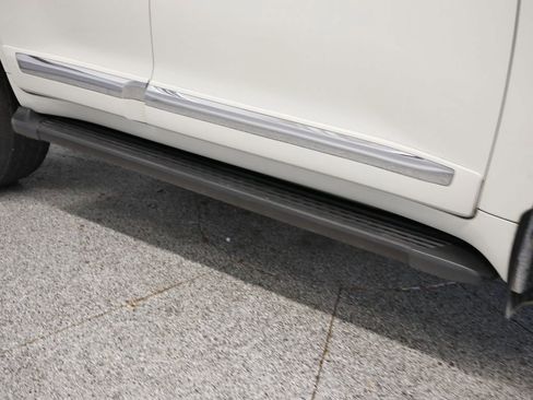 Used 2015 Toyota Land Cruiser image 17