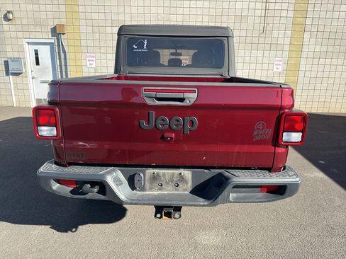 Used 2021 Jeep Gladiator Sport image 4