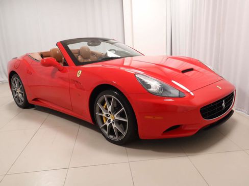 Used 2014 Ferrari California RWD image 5
