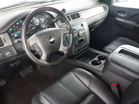 Used 2009 Chevrolet Avalanche LT w/ Luxury Package AWD/4WD image 25