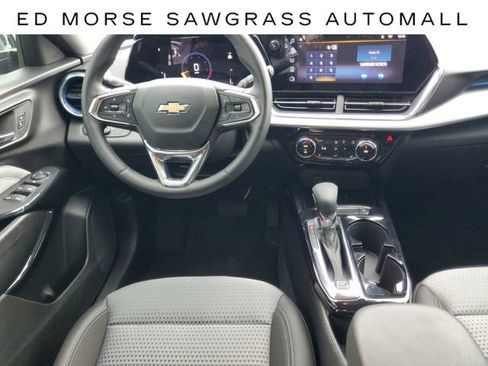 Certified 2025 Chevrolet Trax LT w/ Driver Confidence Package image 15