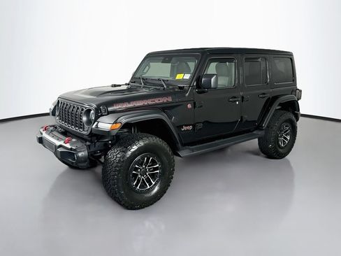 Used 2025 Jeep Wrangler Unlimited Rubicon AWD/4WD image 3