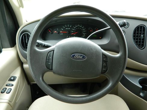 Used 2008 Ford E-350 and Econoline 350 XLT RWD image 17