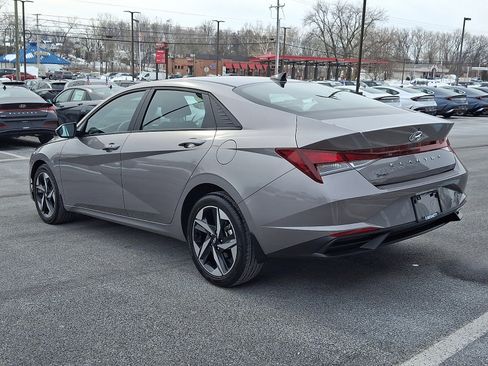 Used 2023 Hyundai Elantra SEL w/ Convenience Package image 4