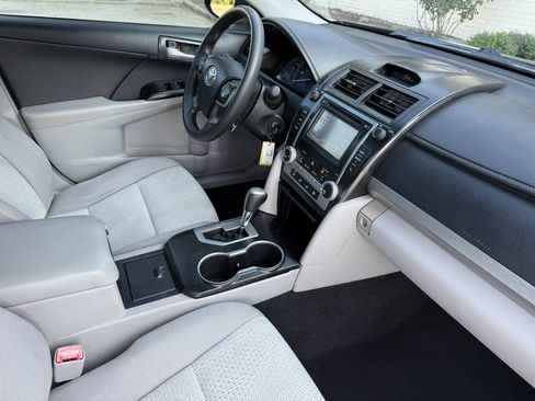 Used 2014 Toyota Camry LE FWD image 14