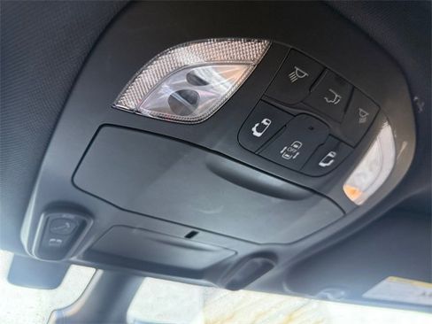 Used 2021 Chrysler Pacifica Limited w/ Uconnect Theater Family Group image 24