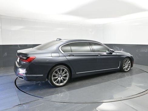 Used 2020 BMW 740i w/ Premium Package image 15