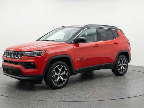 Used 2025 Jeep Compass Limited AWD/4WD image 3