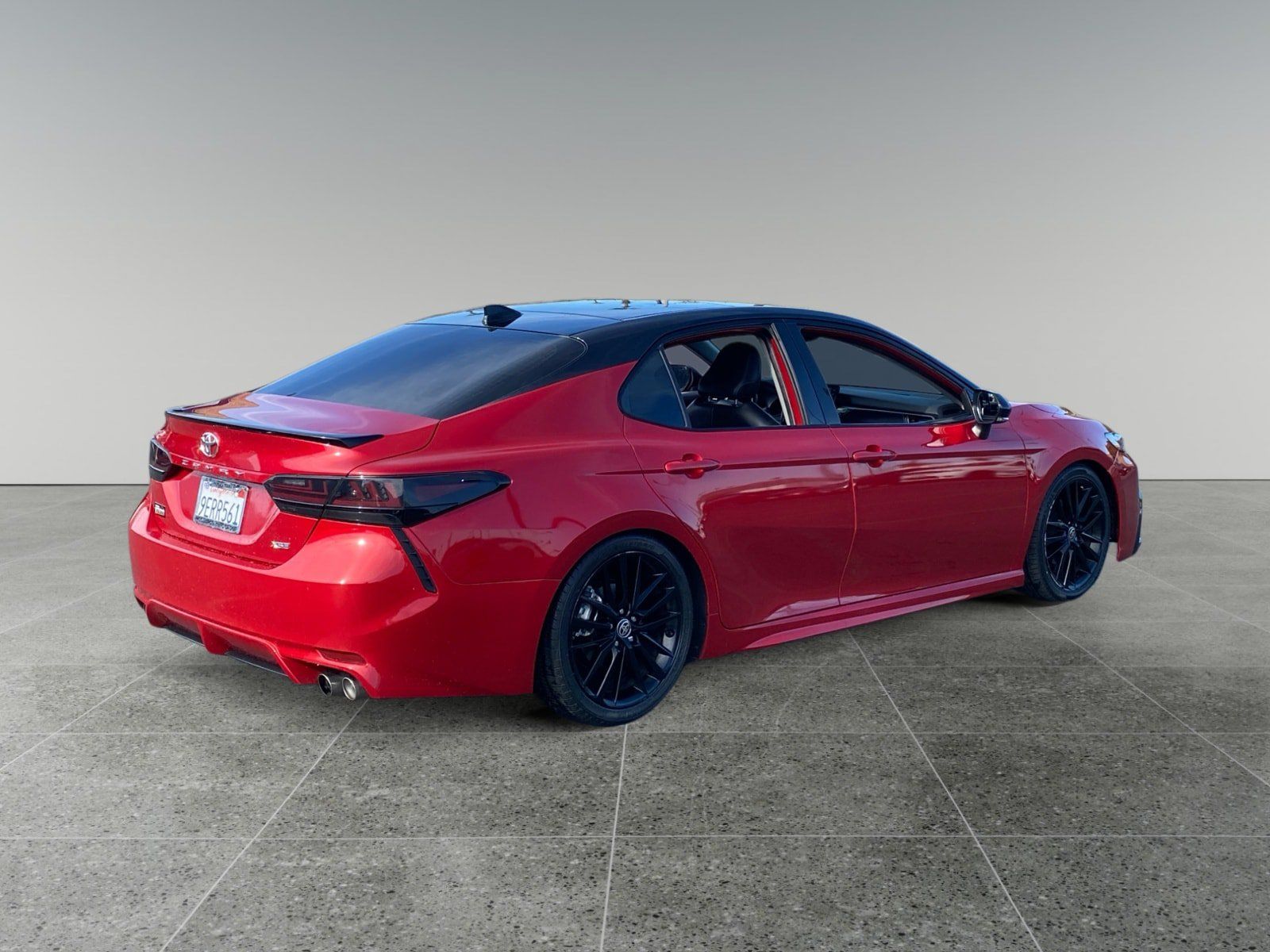 Used 2023 Toyota Camry XSE FWD image 5