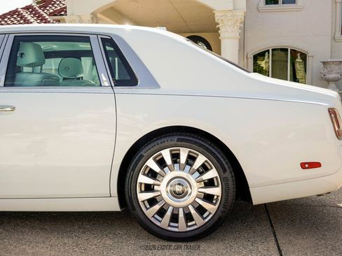 Used 2020 Rolls-Royce Phantom Sedan RWD image 3