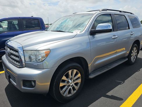 Used 2014 Toyota Sequoia Limited AWD/4WD image 2