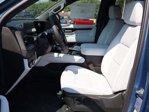 New 2025 Chevrolet Suburban Premier image 4