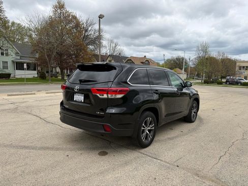 Used 2017 Toyota Highlander Plus AWD/4WD image 7