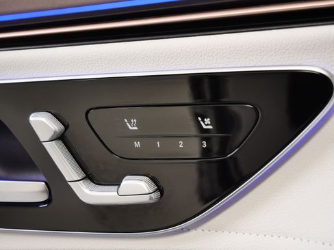 Certified 2023 Mercedes-Benz EQE 350+ 4MATIC SUV w/ Exclusive Trim Package image 33