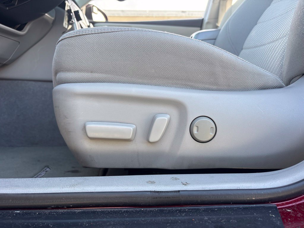 Used 2016 Toyota Camry LE FWD image 10