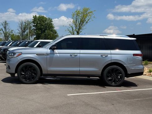 Used 2023 Lincoln Navigator Reserve AWD/4WD image 6