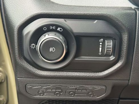 Used 2025 Jeep Wrangler Sport AWD/4WD image 31