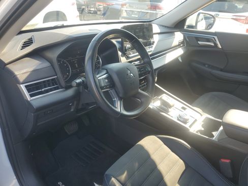 Used 2024 Mitsubishi Outlander SE FWD image 13