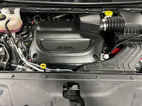 Used 2024 Chrysler Pacifica Touring-L image 27