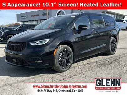 New 2026 Chrysler Pacifica Select w/ S Appearance Package