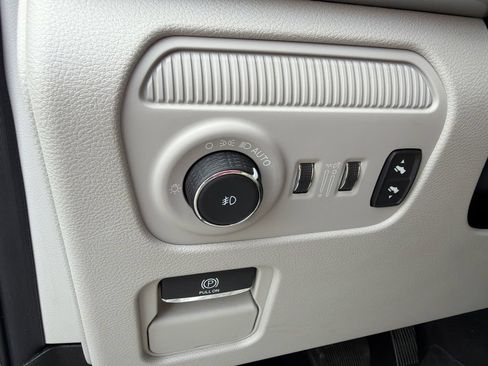 Used 2024 Jeep Wagoneer L Series II w/ Flexible Seating Group AWD/4WD image 27