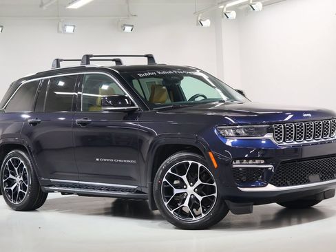 Used 2024 Jeep Grand Cherokee Summit AWD/4WD image 7