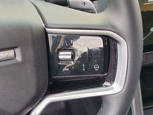 Used 2025 Land Rover Discovery Sport S image 28