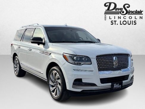 Used 2024 Lincoln Navigator Reserve image 3