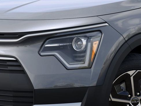 Certified 2025 Kia Niro EX image 10