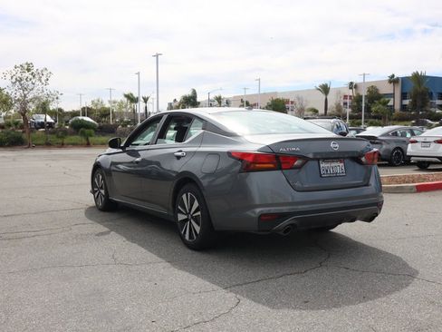 Used 2021 Nissan Altima 2.5 SV w/ SV Premium Package image 6