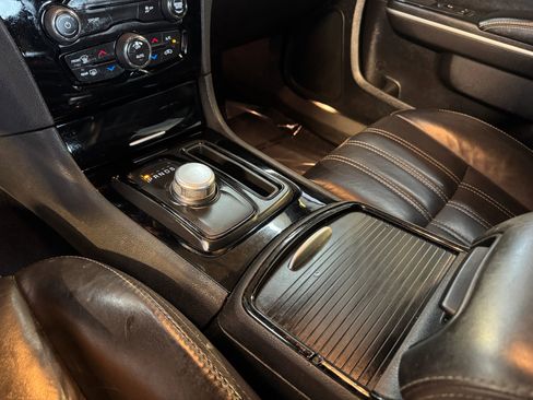 Used 2019 Chrysler 300 S image 18