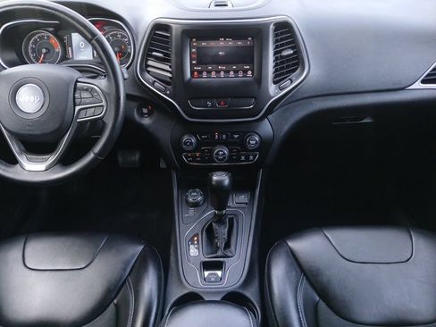 Used 2019 Jeep Cherokee Latitude Plus w/ Comfort/Convenience Group AWD/4WD image 3