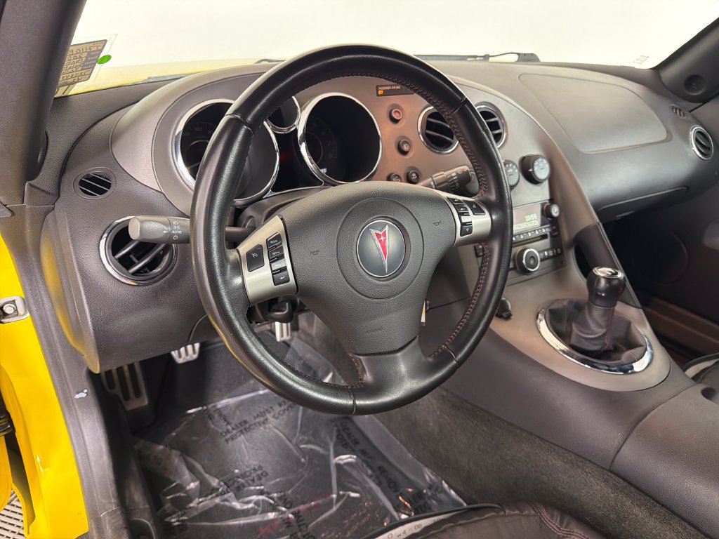 Used 2007 Pontiac Solstice GXP w/ Premium Package RWD image 12