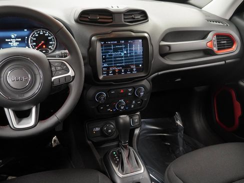 Certified 2023 Jeep Renegade Latitude image 21
