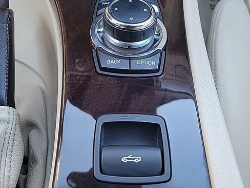 Used 2011 BMW 335i Convertible image 33
